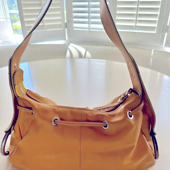 Tod’s Shoulder bag in Tangerine - Picture 2 of 11